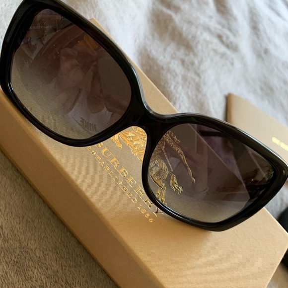 Burberrry sunglasses